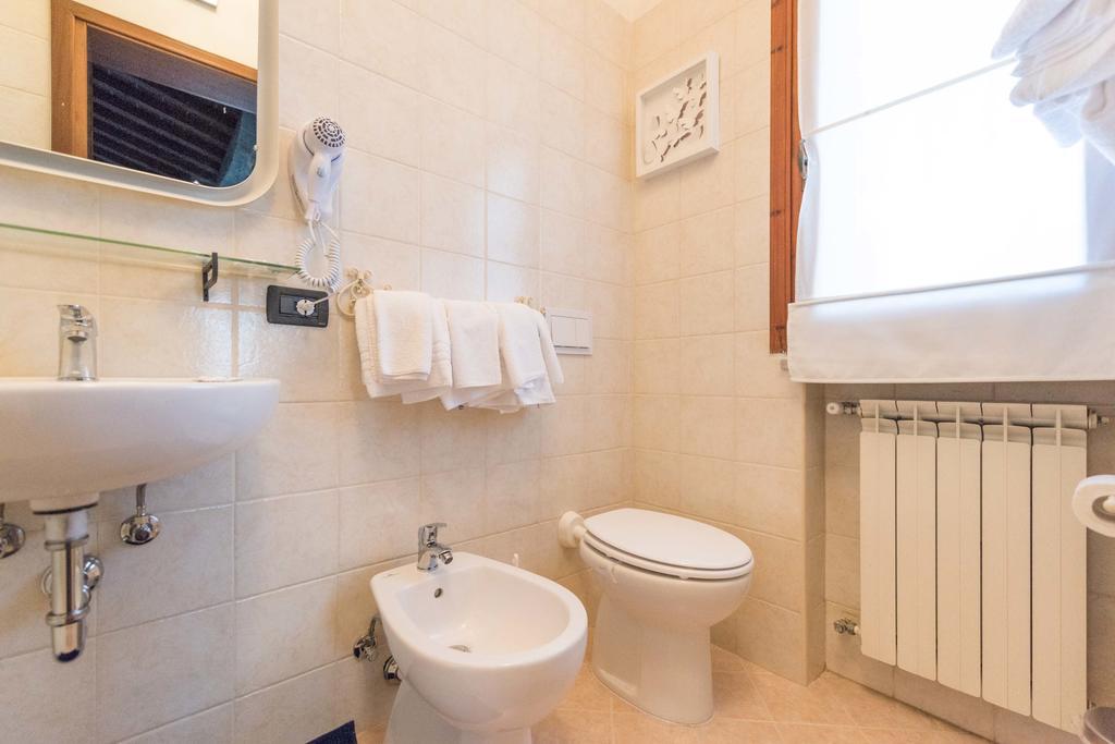 Hotel Il Casale Relais San Giuliano Terme Habitación foto